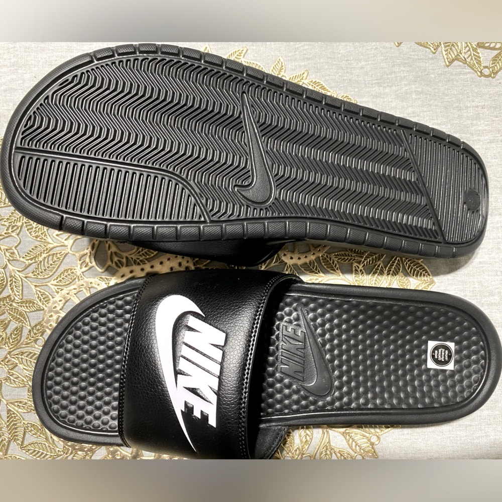 🔥🔥🔥NWOB Nike Men's Benassi Just Do It Athletic Black & White Sandal Slides - Picture 1 of 8